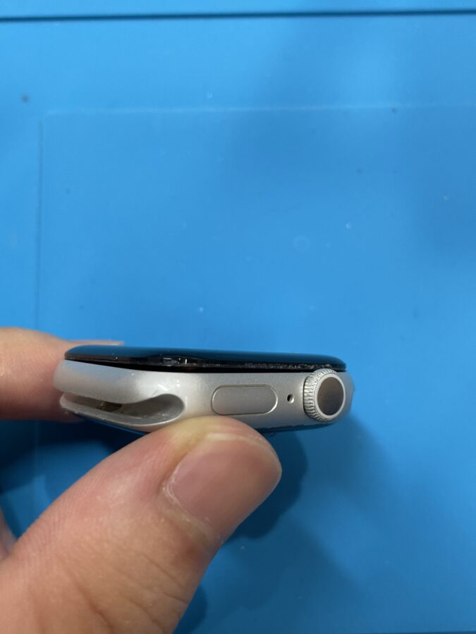 Applewatch6 44ｍｍの画面が外れた！【スマホ修理工房 池袋P'パルコ店】で最短当日お渡しできます！
