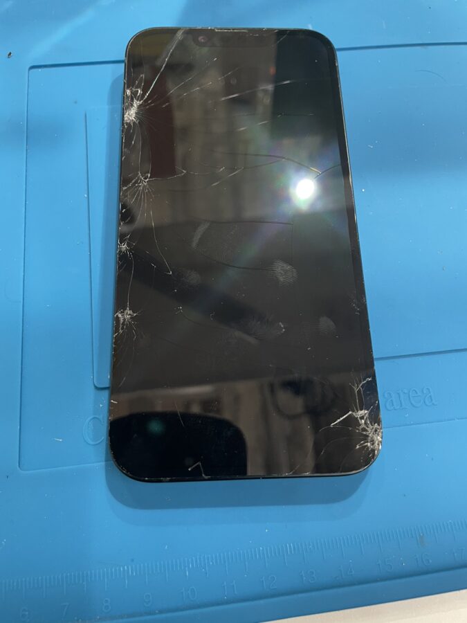 iPhone13（アイフォン13）の画面が液漏れ！【スマホ修理工房池袋P’パルコ店】でなら最短即日修理ができます！