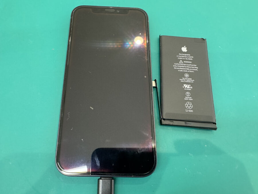 iPhone12のバッテリー交換も即日対応いたします！