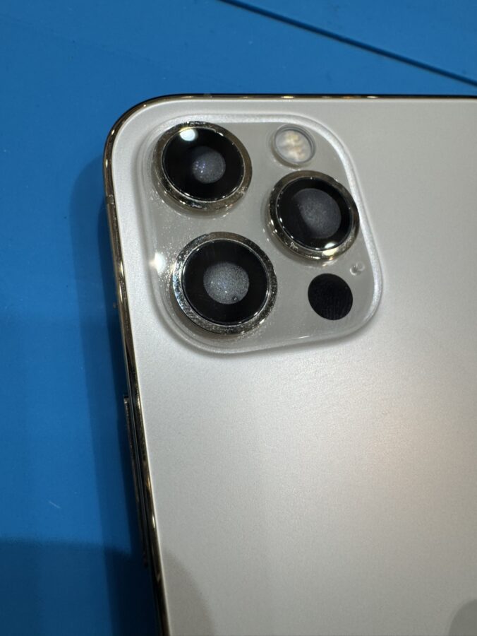 海でiPhone12Pro(アイフォン12プロ)が水没?　そんな時も！【スマホ修理工房池袋P’パルコ店】にお任せください
