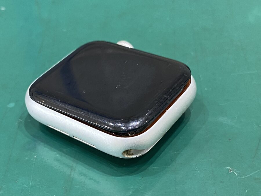 江東区西大島、亀戸近くのスマホ修理店！知らぬ間にAppleWatch(アップルウォッチ)の画面が浮いてきた。。