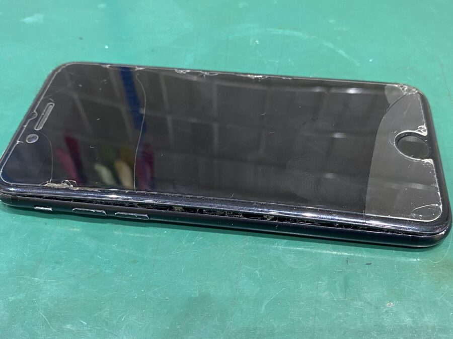 江東区西大島、亀戸近くのスマホ修理店！iPhone7(アイフォン)バッテリー膨張。連日の危険な暑さ。。