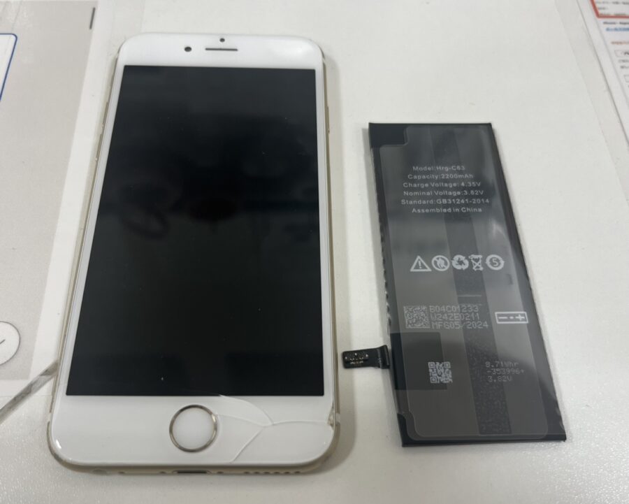 バッテリー交換のiPhoneSE2（アイフォン）すぐに修理可能、データも戻ってきます！ぜひ一度ご来店ください！