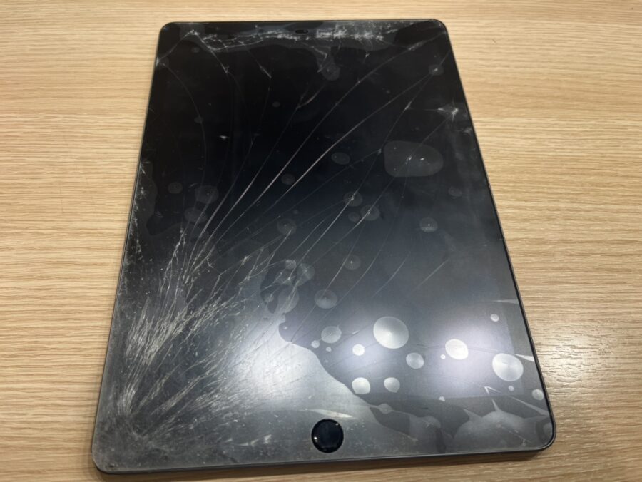 ガラス割れのiPad8(アイパッド) 修理は最短60分～、【スマホ修理工房新宿PePe店】で即日修理がおススメです☆