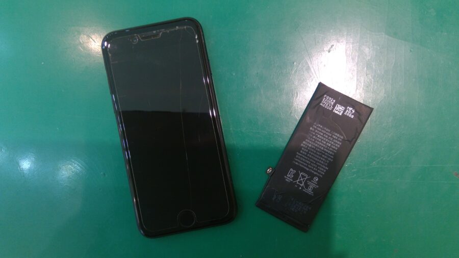 性能に不便は感じていないけれど電池の持ちが悪い……そんな時は即日修理対応のスマホ修理工房におまかせ！