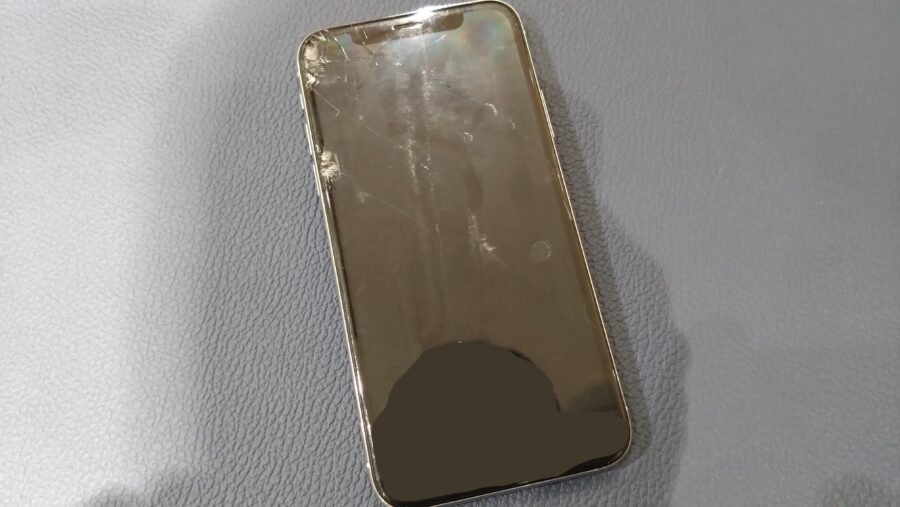 ひび割れとゴーストタッチが出ているiPhoneX フロントパネル交換修理を行いました!【スマホ修理工房仙台パルコ2店】