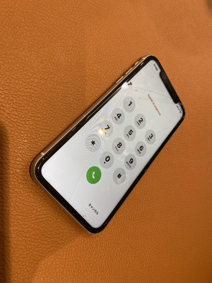 画面に大きな割れが入ってしまったiPhoneXR(アイフォン)の画面交換の修理を行いました!【スマホ修理工房仙台パルコ2店】