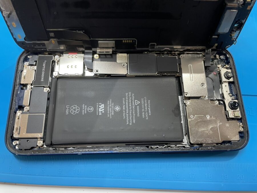 雨でiPhone12が水没…。【スマホ修理工房池袋P'パルコ店】でなら水没修理も承っております♪
