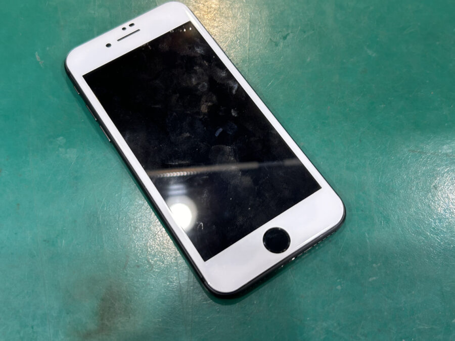 iPhone8の電池の減りが早い！バッテリーの劣化を放置しておくのは危険です！そんな時は千葉駅近くのスマホ修理工房ペリエ千