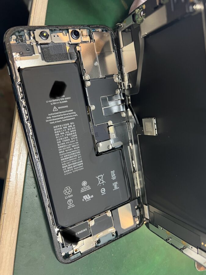 江戸川区からお越しのお客様よりiPhone11ProMaxバッテリー交換のご依頼をいただきました！