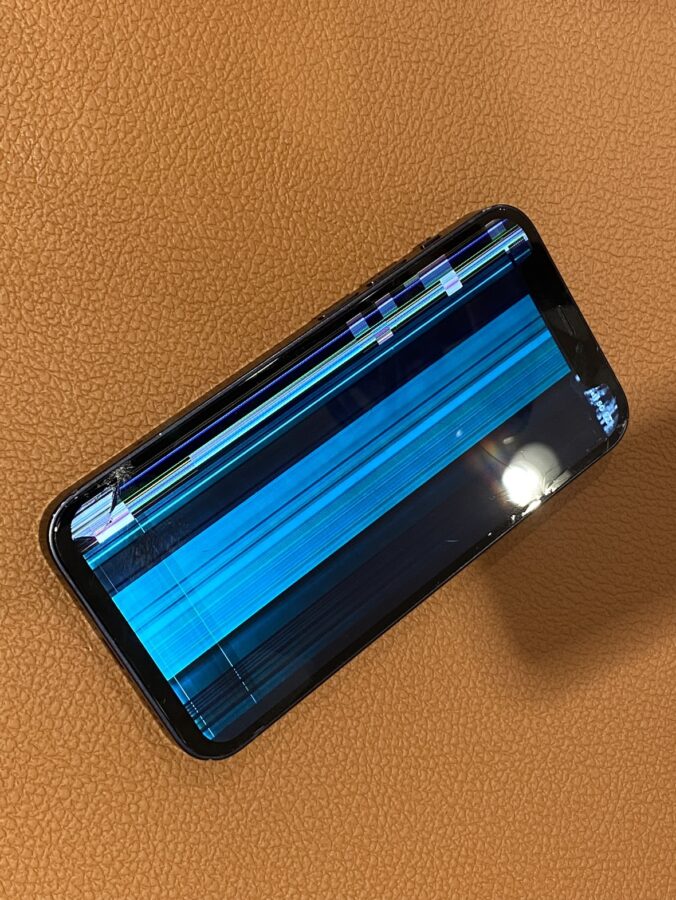 液晶不良の激しいiPhone12mini画面の交換を行いました!【スマホ修理工房仙台PARCO2店】