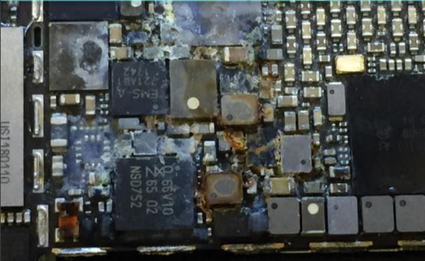 大切なiPhone(アイフォン)が水に濡れて動かなくなった…( ;∀;)そんな時は広島市内最安値で修理が可能
