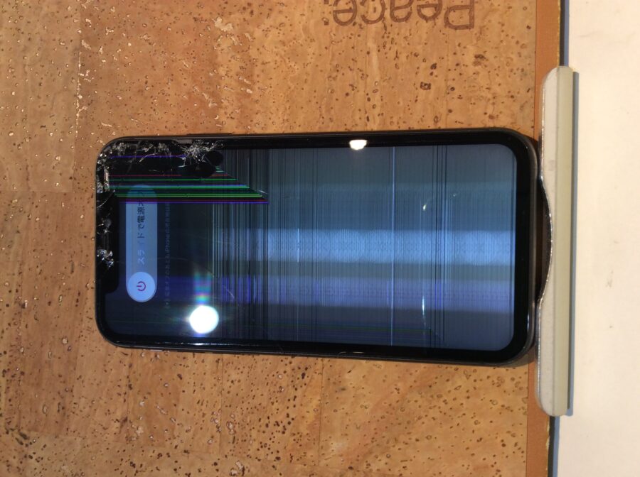 iPhone11(アイフォン11)自転車から落としてしまい画面が壊れてしまった…( ;∀;)そんな時は広島市内最安値で修理が可能