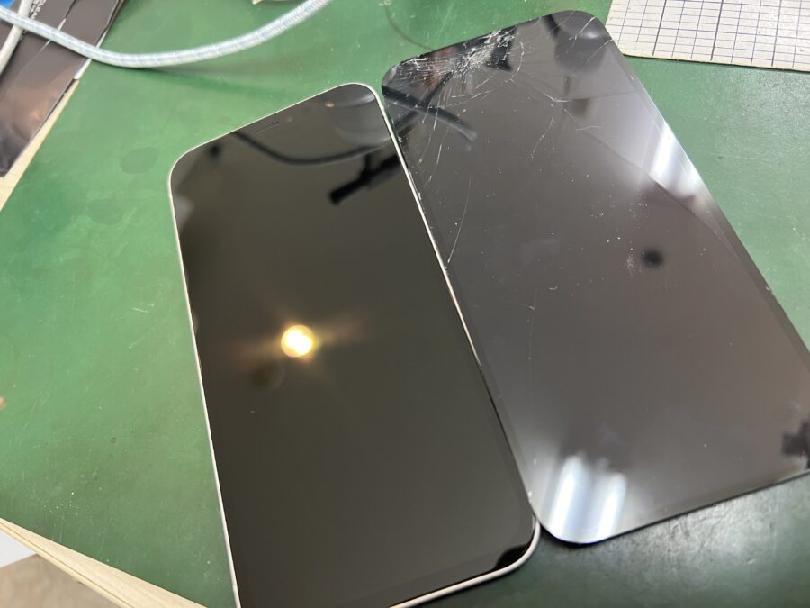 iPhone12画面交換のご依頼をいただきました！