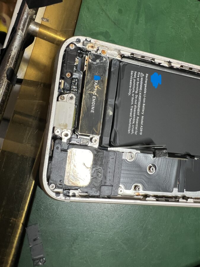 iPhone SE 第三世代水没復旧のご依頼をいただきました！