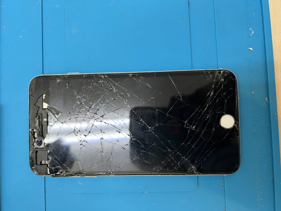 iPhone 7 Plusの液晶修理のご依頼をいただきました！