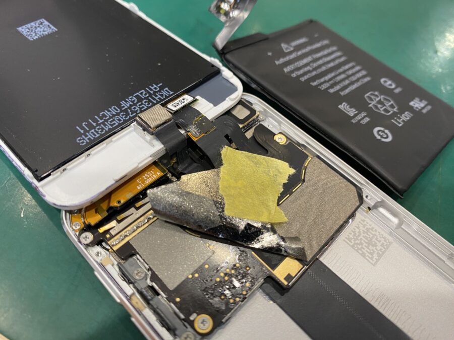 iPod touch(アイポッドタッチ)6の画面が浮いている！バッテリーが膨張してしまっている可能性が高いので当店にご相談下さい