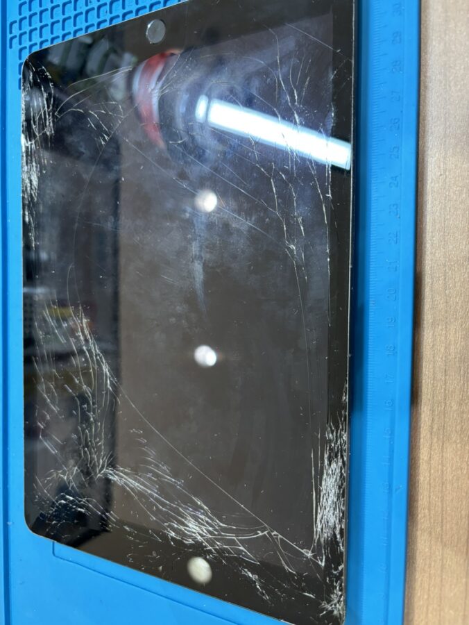 ガラスが割れてしまったiPad　第7世代(アイパッド)の画面交換修理をさせていただきました！