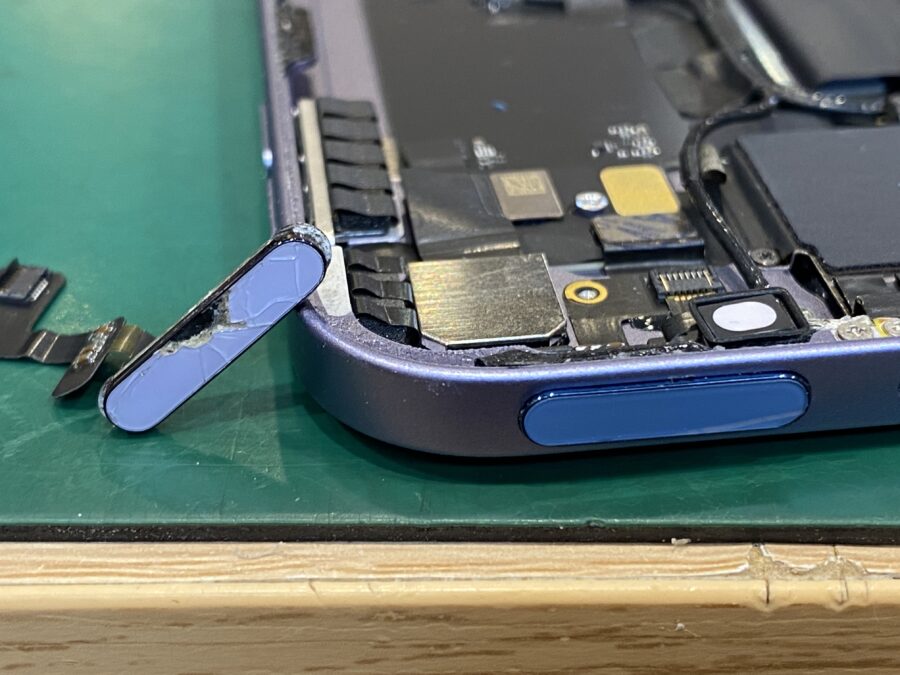 iPad Air 5(アイパッド)のスリープボタン交換修理 - スマホ修理工房ペリエ千葉店