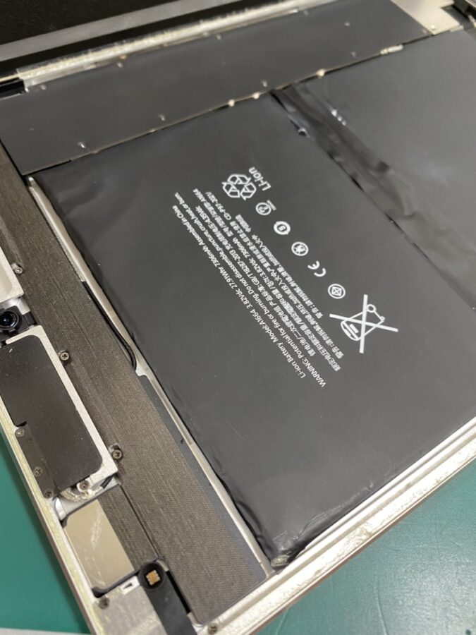 iPadpro9.7（アイパッド）バッテリーの膨張による交換！お任せください！【スマホ修理工房 ココリア多摩センター店】