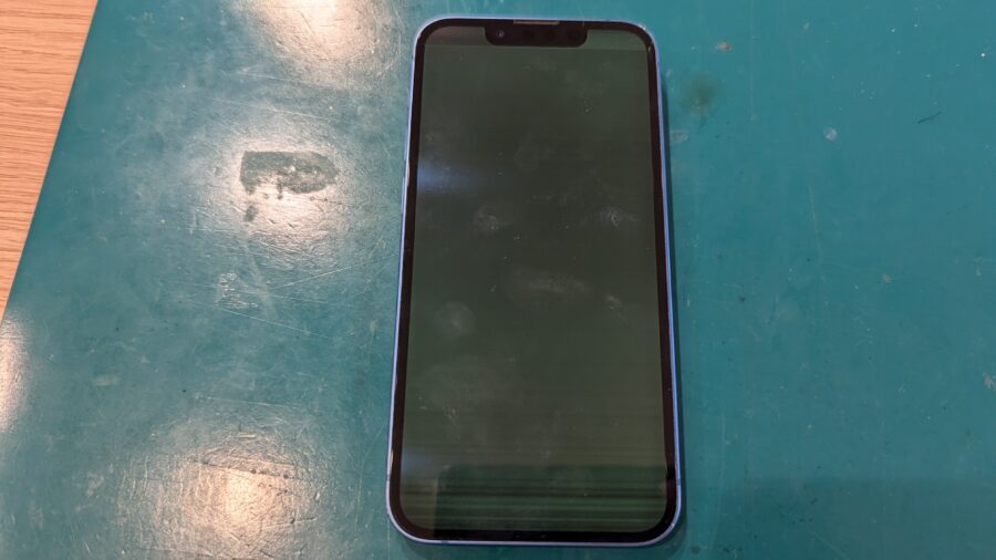 iPhone13 mini（アイフォン）の画面交換修理なら、最短即日対応の【スマホ修理工房新宿PePe店】までお越しください！