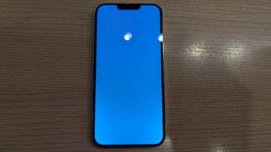 画面が真っ白になった、iPhone13ProMax（アイフォン）の画面交換修理を行いました！最短即日修理