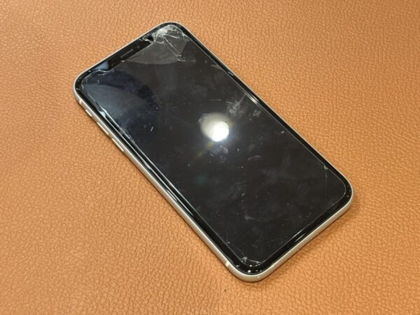 ガラスが割れてしまったiPhoneXRの画面交換の修理をさせていただきました！【スマホ修理工房仙台パルコ2店】