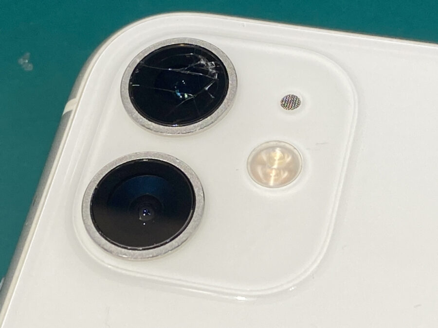 iPhone11（アイフォン）のカメラに光が入ってしまう？カメラレンズ割れ