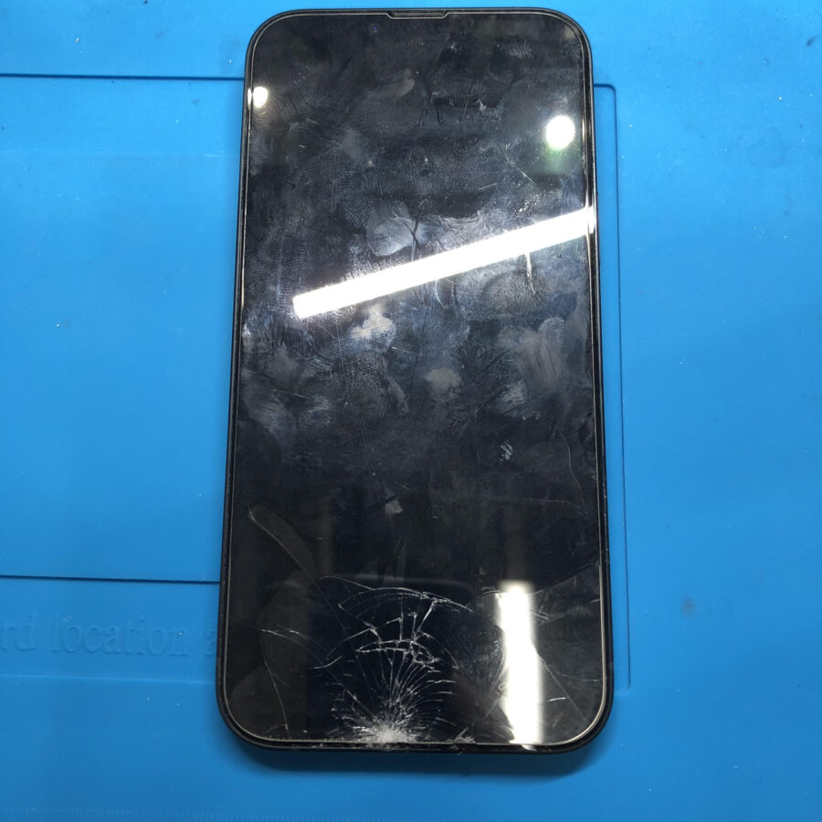 iPhone14Plusの画面が映らない？！そんな時は【スマホ修理工房池袋P’パルコ店】にお任せを！