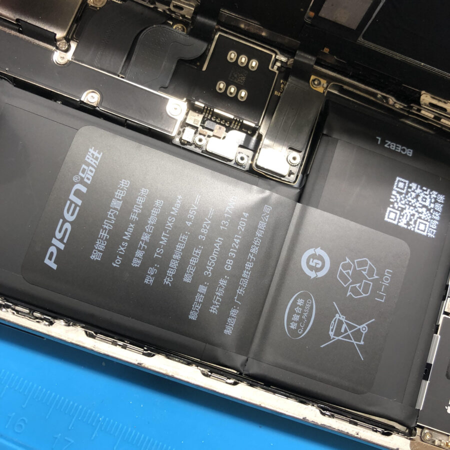 iPhone XsMAXのバッテリー膨張?原因は〇〇の付いていないバッテリーだった…？！【スマホ修理工房 池袋P'パルコ本店】