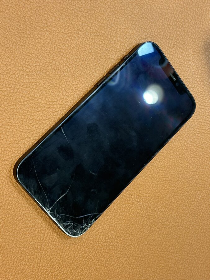 画面が割れて亀裂が…！?iPhone12(アイフォン)パネル交換を行いました!【スマホ修理工房仙台PARCO2店】