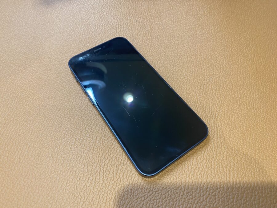 画面が割れてしまった… iPhone12mini(アイフォントゥエルブミニ)修理を行いました