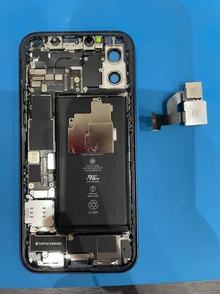 iPhone 12(アイフォン)のリアカメラが急に映らない！リアカメラ修理 - スマホ修理工房柏マルイ店