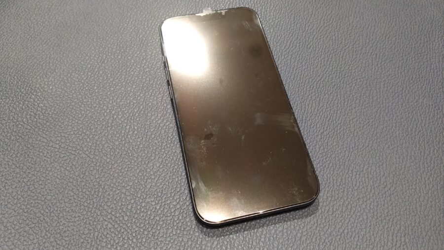 タッチが全く反応しないiPhone13(アイフォンサーティーン)をお持ち込み頂きました。