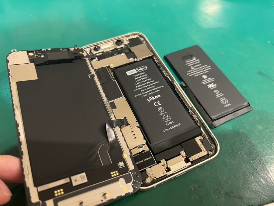 iPhone12mini(アイフォン)のバッテリー大丈夫そ？4年経過のバッテリーも交換で復活♪【スマホ修理工房新宿PePe】