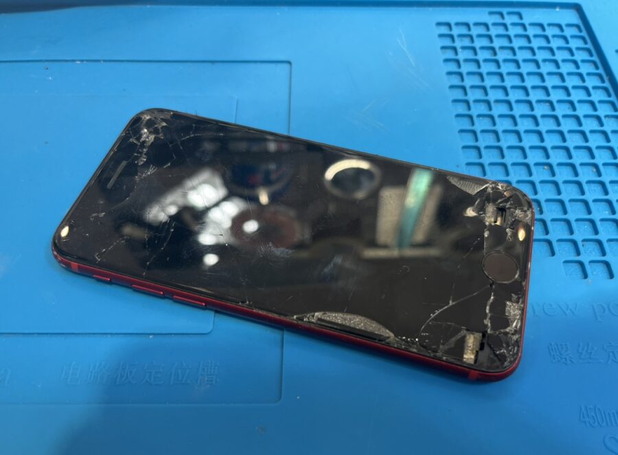 iPhoneSE2（アイフォン）画面が映らなくなってしまった！そんな時はご来店ください！【スマホ修理工房ココリア多摩センタ