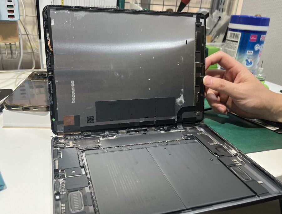 iPad Air5（アイパッド）水没して画面が映らない？！すぐにお持ち込ください！