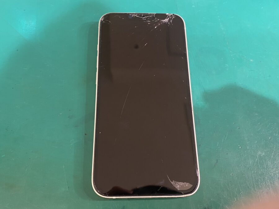 30分以内に完了！？iPhone14の即日画面修理なら【スマホ修理工房新宿PePe店】にお任せください！