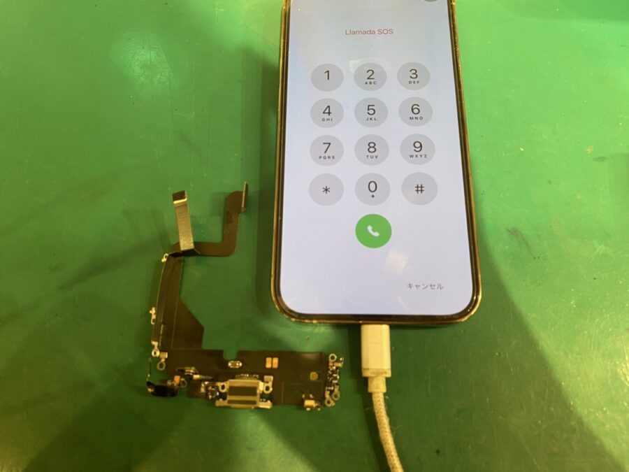 充電が溜まらない...それコネクターの接触不良かも！？iPhone14Pro 充電コネクター交換【スマホ修理工房新宿PePe店】