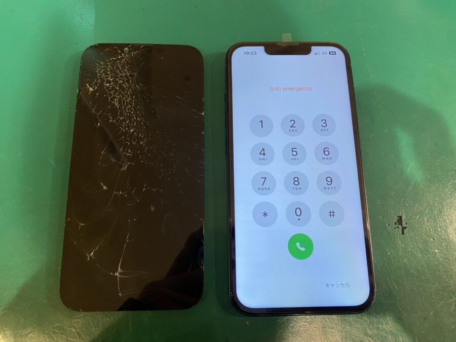 画面バキバキ+画面に黒い染みがあるiPhone13(アイフォン)の修理も【スマホ修理工房新宿PePe店】まで！