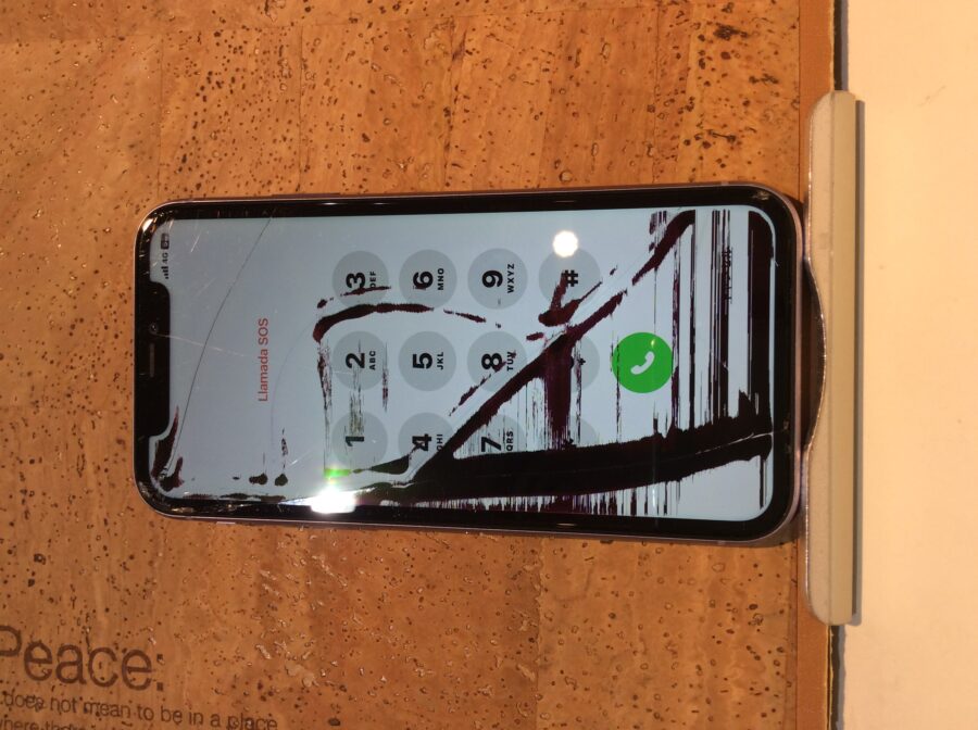 Apple iPhone11(アップル アイフォン11)暫く前から画面が割れていたが症状が悪化してきた…当日中に修理したい