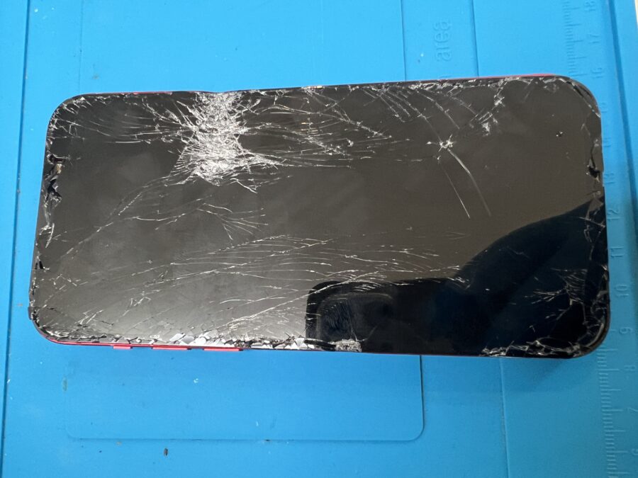 iPhone 12 の液晶修理のご依頼をいただきました！アイフォンでお困りの際は【スマホ修理工房葛西店】へお任せください！