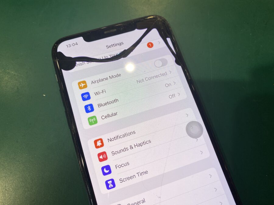 画面が壊れちゃいました。すぐに直せますか？iPhone 11(アイフォン)の画面修理 - スマホ修理工房ペリエ千葉店