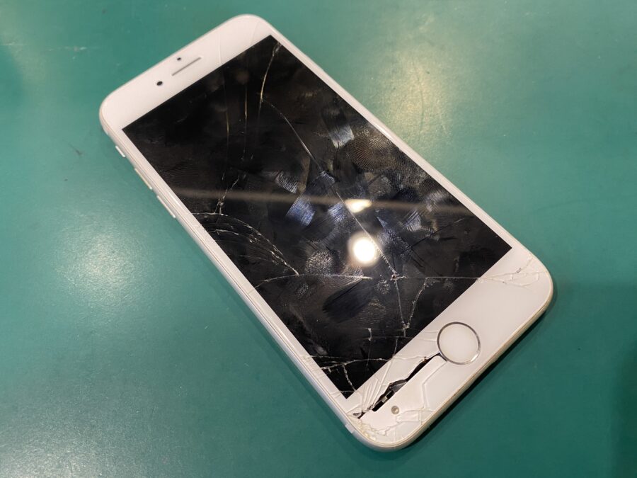 画面割れを直していただきたくて…ホームボタンも効かなくて…iPhone 7(アイフォン)の画面修理 - スマホ修理工房ペリエ