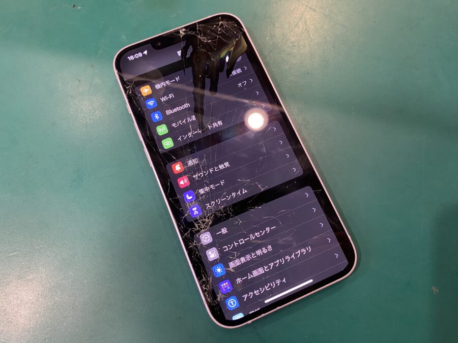 早く直して欲しくて来ちゃいました！iPhone 14(アイフォン)の画面修理 - スマホ修理工房ペリエ千葉店