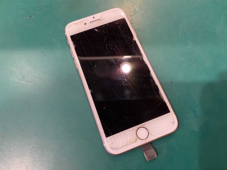 ホームボタン反応はするんですが画面映らなくて…直せますか？iPhone 7(アイフォン)の画面修理 -スマホ修理工房ペリエ