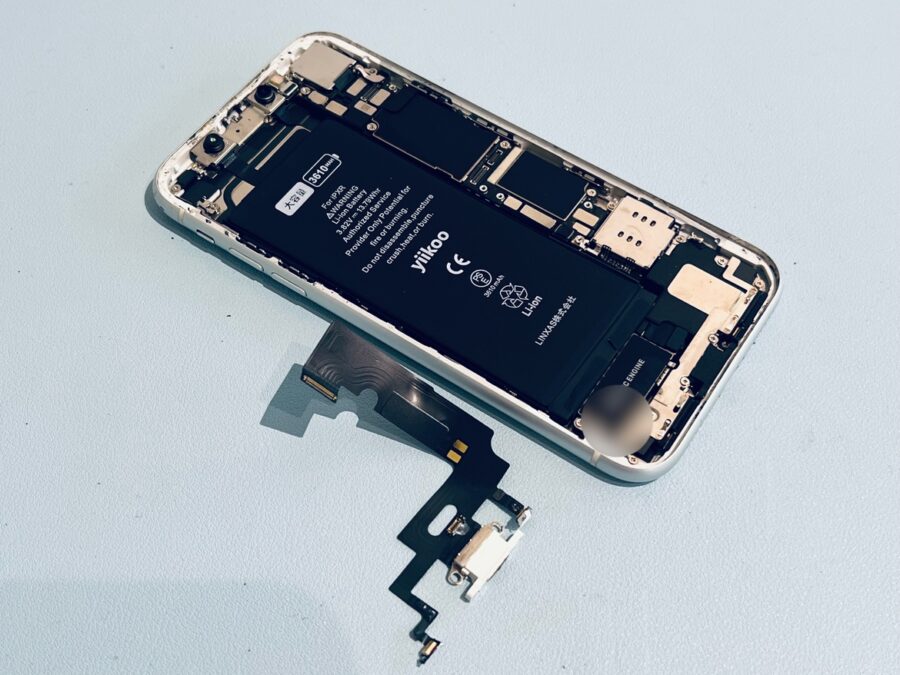 ワイヤレスで充電していたがライトニングケーブルで充電したい！iPhoneXR(アイフォン)の充電コネクター交換修理