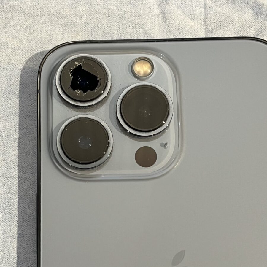 iPhone13Proのカメラレンズが割れてしまったらスマホ修理工房渋谷店で交換修理！