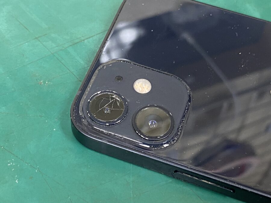 江東区西大島、亀戸近くのスマホ修理店！iPhone12mini(アイフォン)カメラレンズ割れ交換。