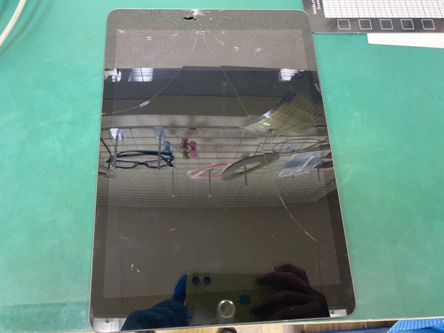 江東区西大島、亀戸近くのスマホ修理店！iPad 第8世代(アイパッド)ガラス割れ。そんな時は【スマホ修理工房西大島店】へ